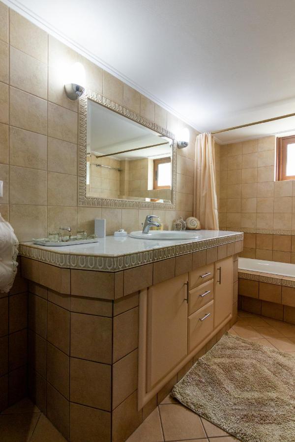 Katerina & Elia'S Family House Apartment Leonídion Екстериор снимка