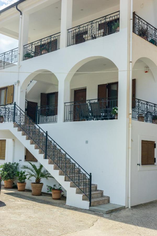 Katerina & Elia'S Family House Apartment Leonídion Екстериор снимка